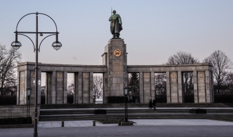 Minnesmonument för Sovjets soldater på Straße des 17 Juli